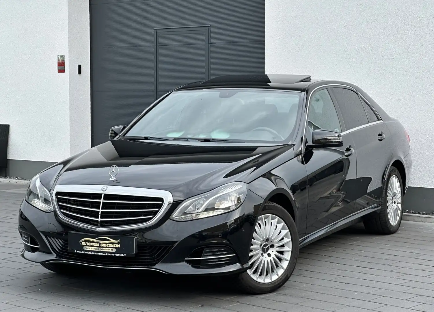Mercedes-Benz E 200 Lim. NGD BlueEff.*7G*ELEGANCE*NAVI*LEDER* Schwarz - 1