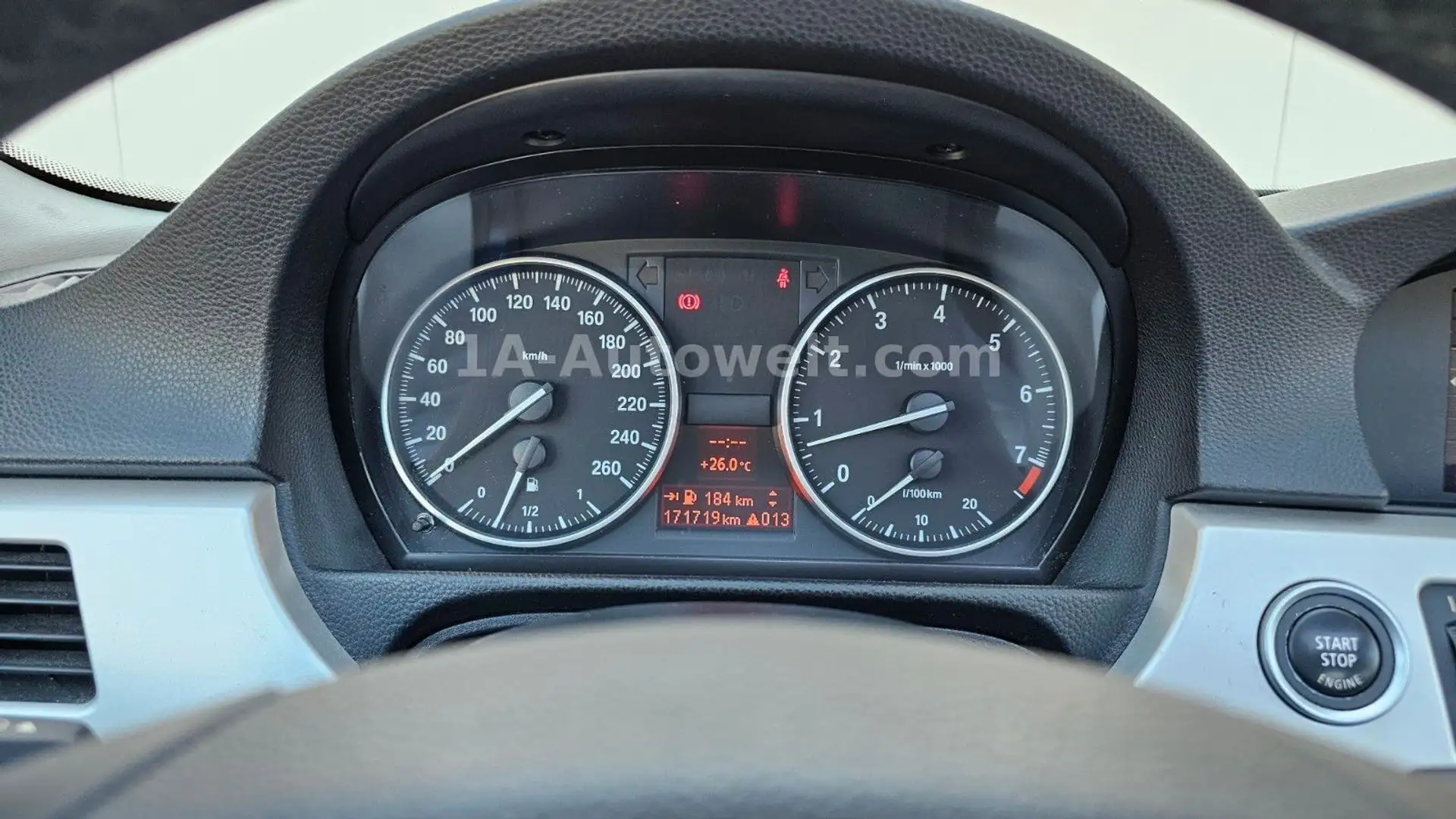 BMW 325 i Lim. Xenon Navi MFL Klima EGS Shzg PDC Grün - 2