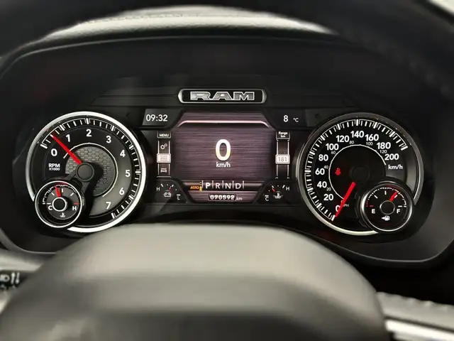 Dodge RAM Quad Cab Laramie Night LKW Ansicht 16