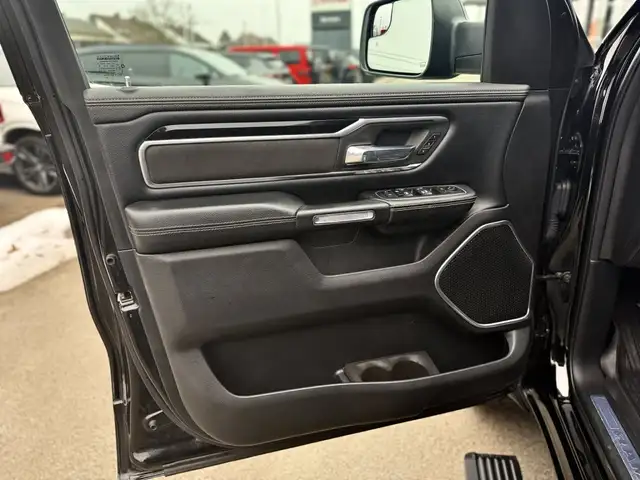 Dodge RAM Quad Cab Laramie Night LKW Ansicht 12