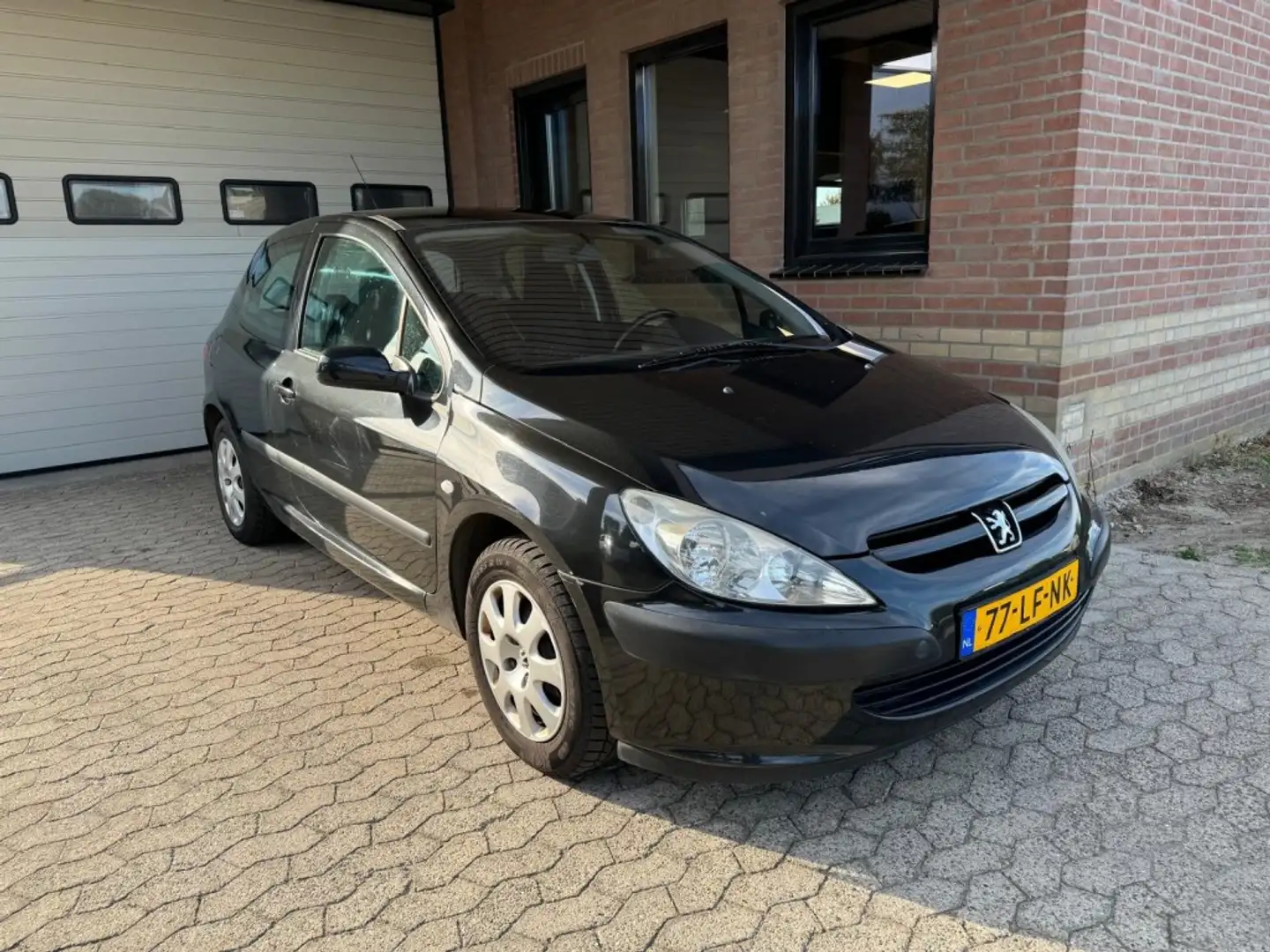 Peugeot 307 1.6 HB climate control  cruise APK nieuw Noir - 2