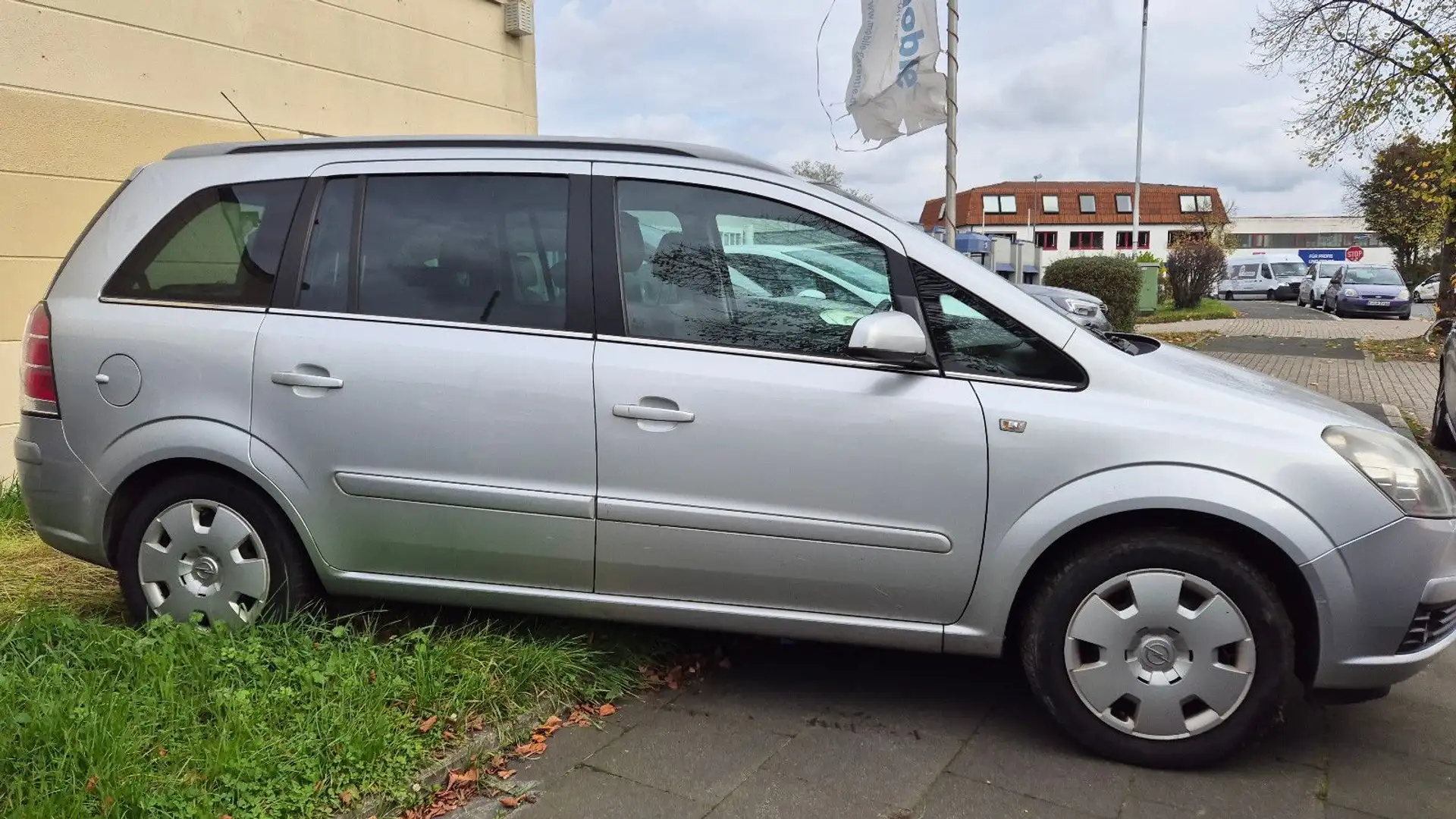 Opel Zafira 1.9 CDTI 88kW 7 Sitzer/KLIMA/TEMPO/MULTI/ Plateado - 2