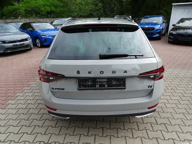 Skoda Superb view 4