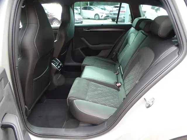 Skoda Superb view 7