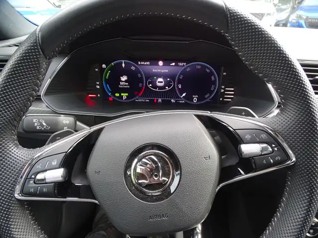 Skoda Superb view 11