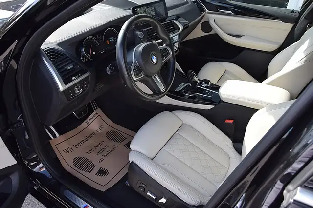 BMW X4 view 4