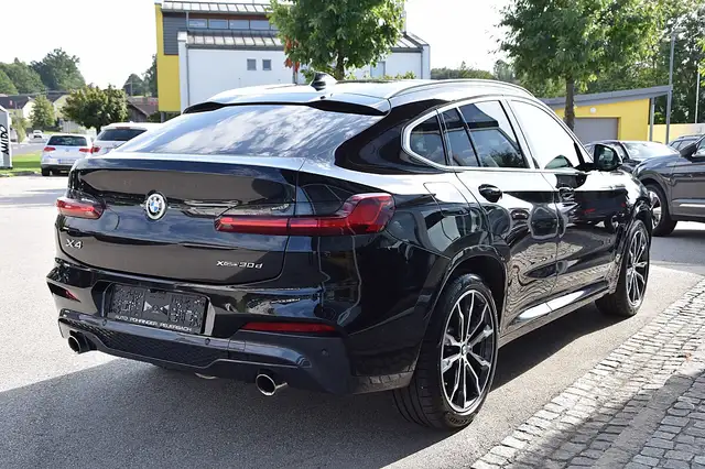 BMW X4 view 3