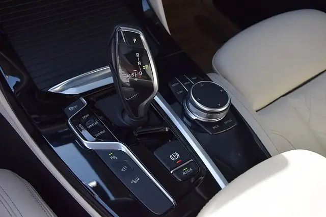 BMW X4 view 10