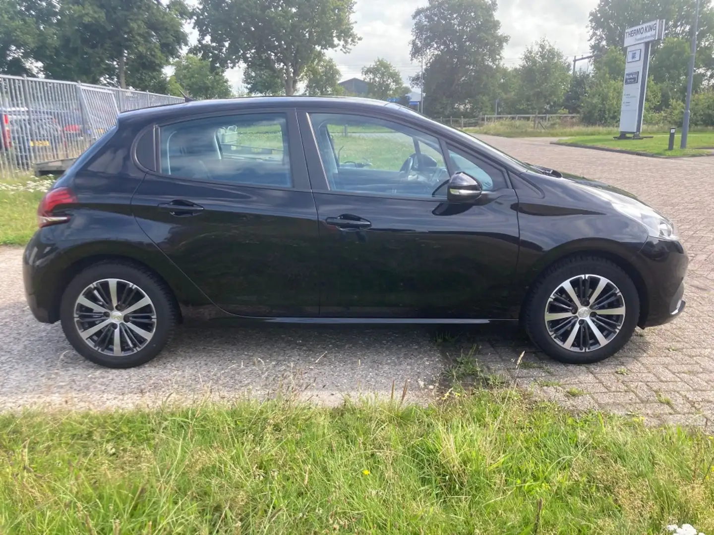 Peugeot 208 1.2 PureTech Allure Schuif/kanteldak! Apple Carpla Noir - 2