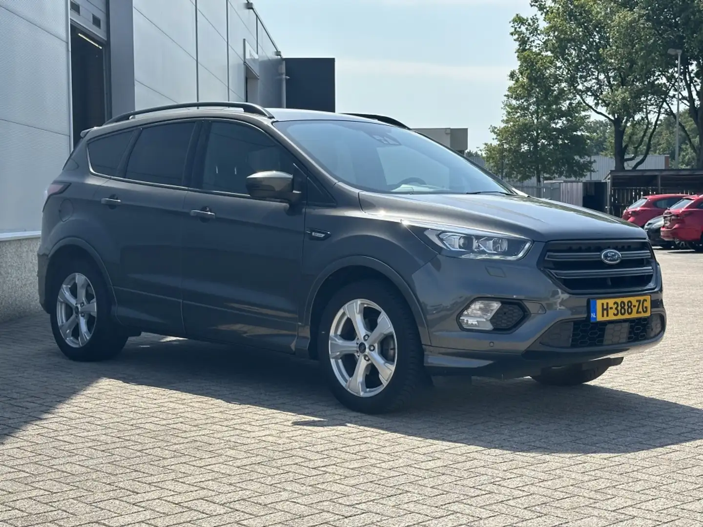 Ford Kuga 1.5 EcoB. ST Line 150pk TREKHAAK WINTERPACK CRUISE Grijs - 2