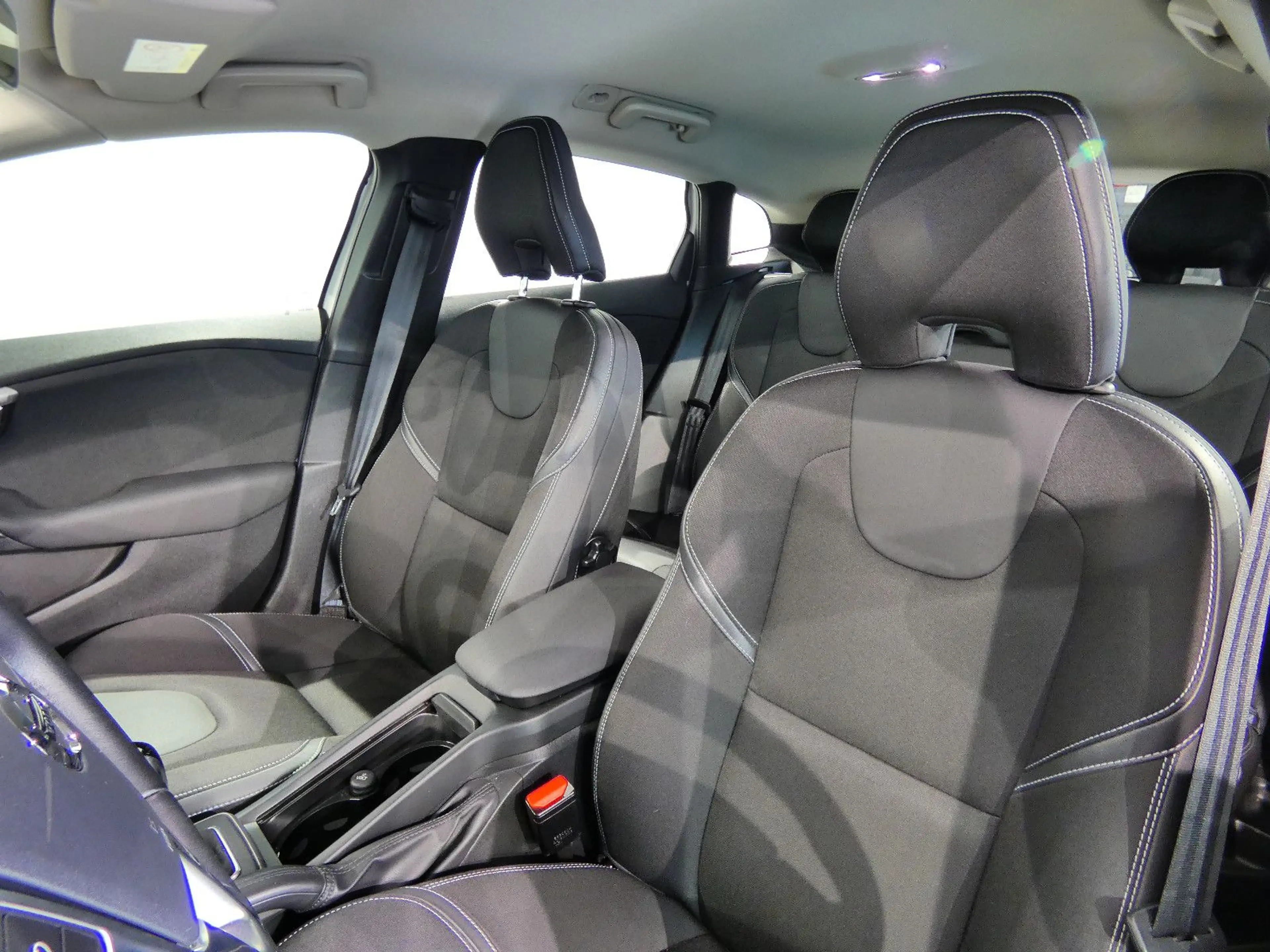 Volvo V40 Momentum LED/Navi/Kamera/Leder/SHZ/PDC/Alu — photo 13