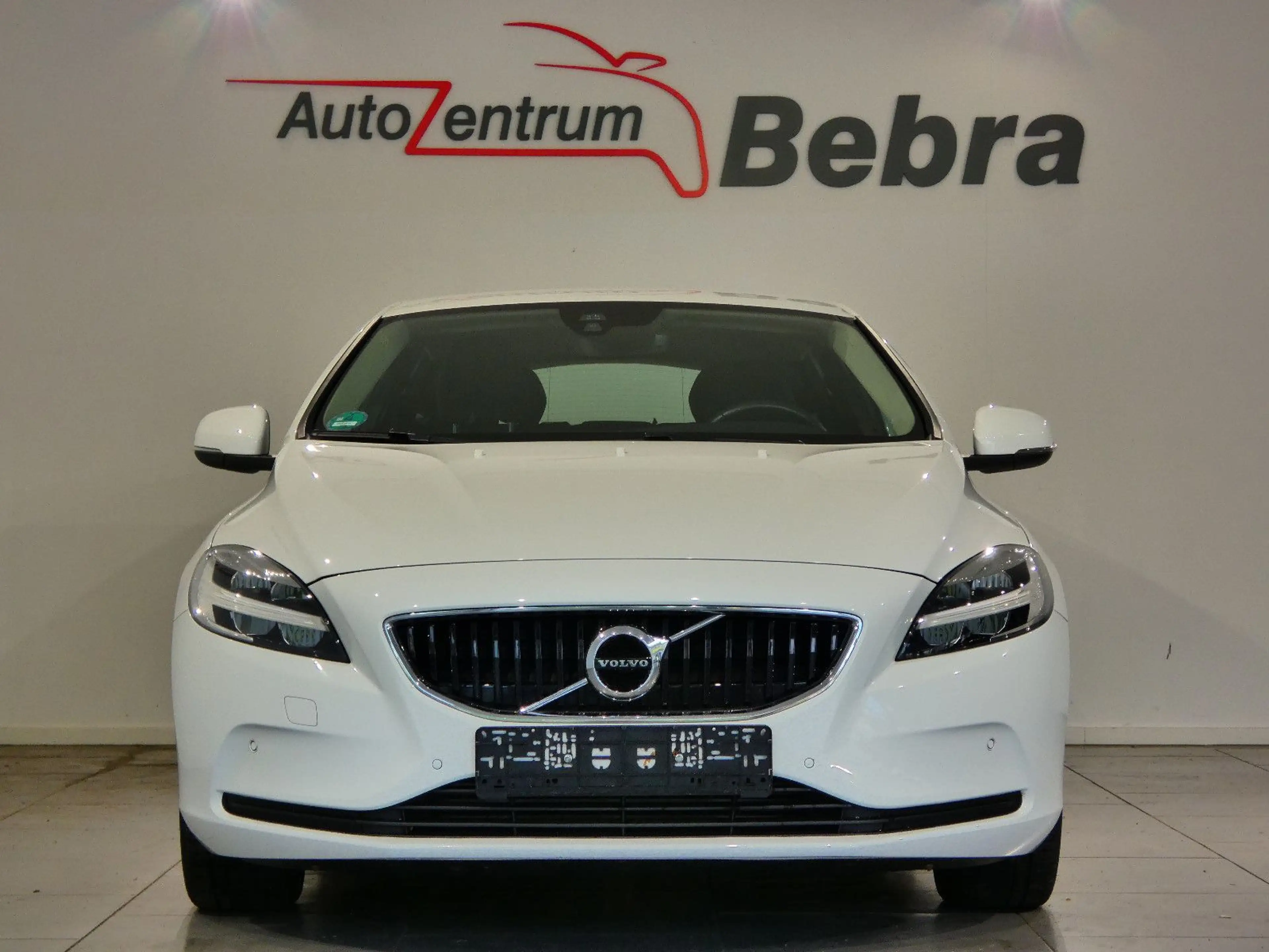 Volvo V40 Momentum LED/Navi/Kamera/Leder/SHZ/PDC/Alu — photo 2