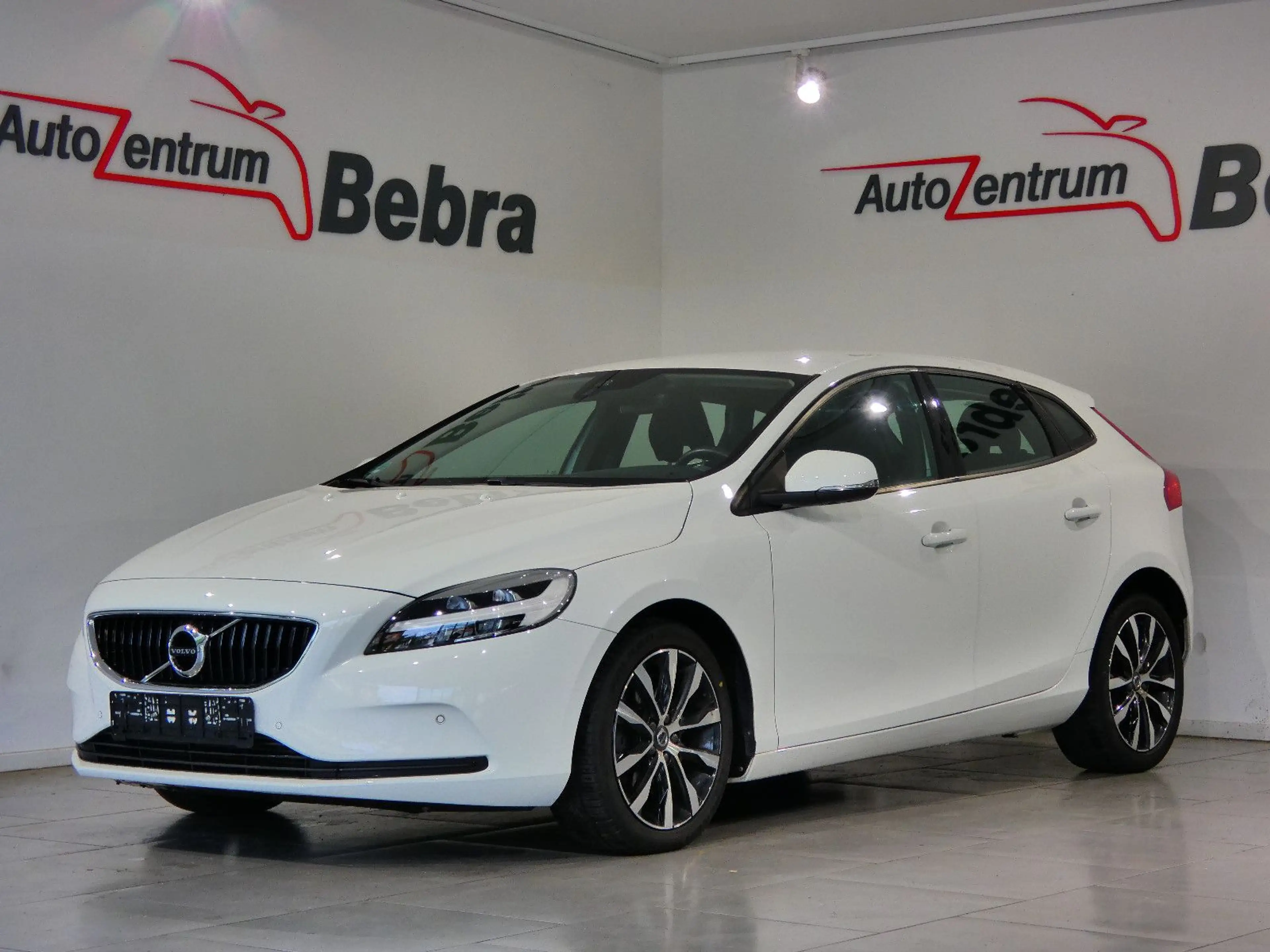 Volvo V40 Momentum LED/Navi/Kamera/Leder/SHZ/PDC/Alu