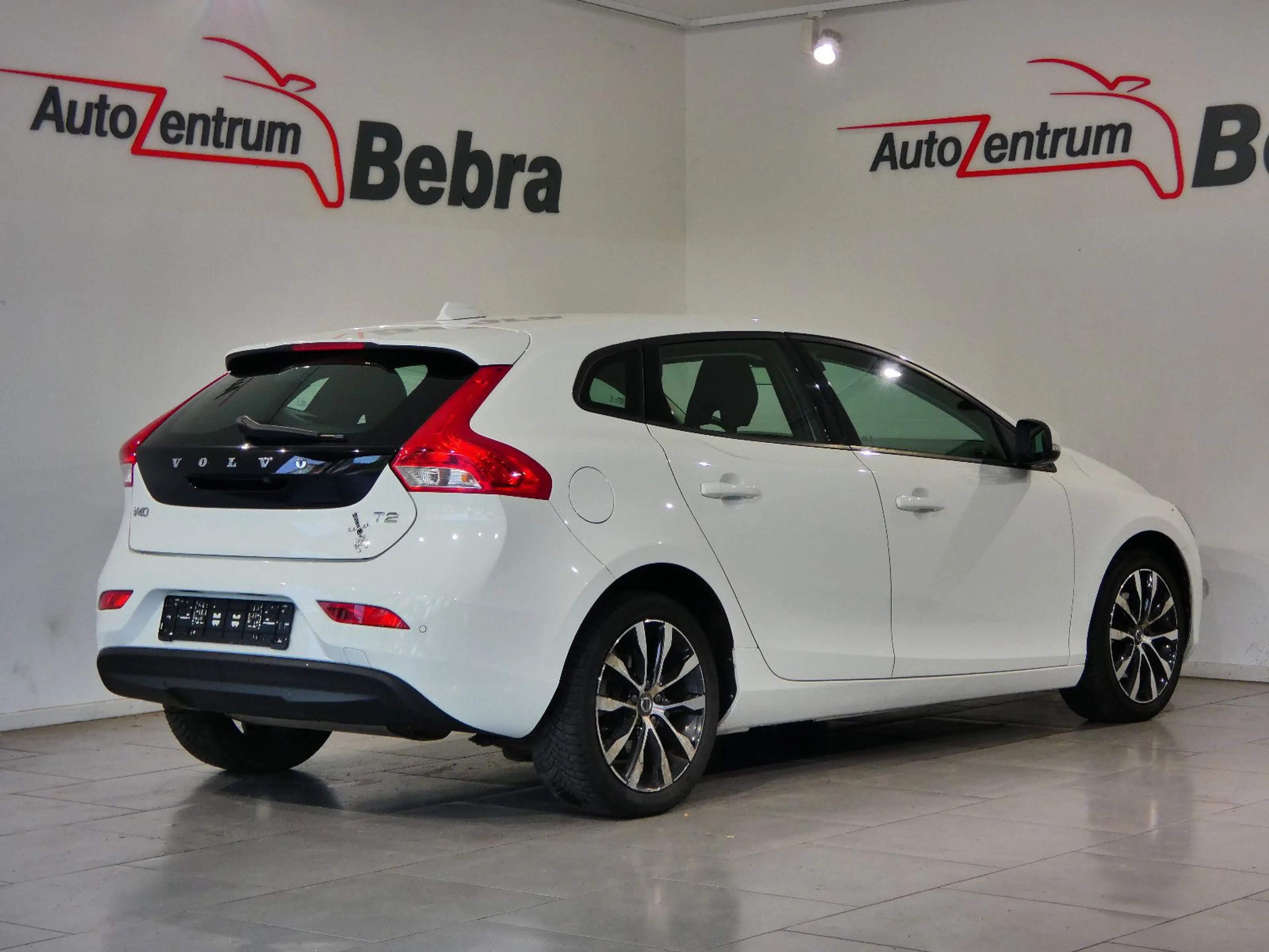Volvo V40 Momentum LED/Navi/Kamera/Leder/SHZ/PDC/Alu — photo 7