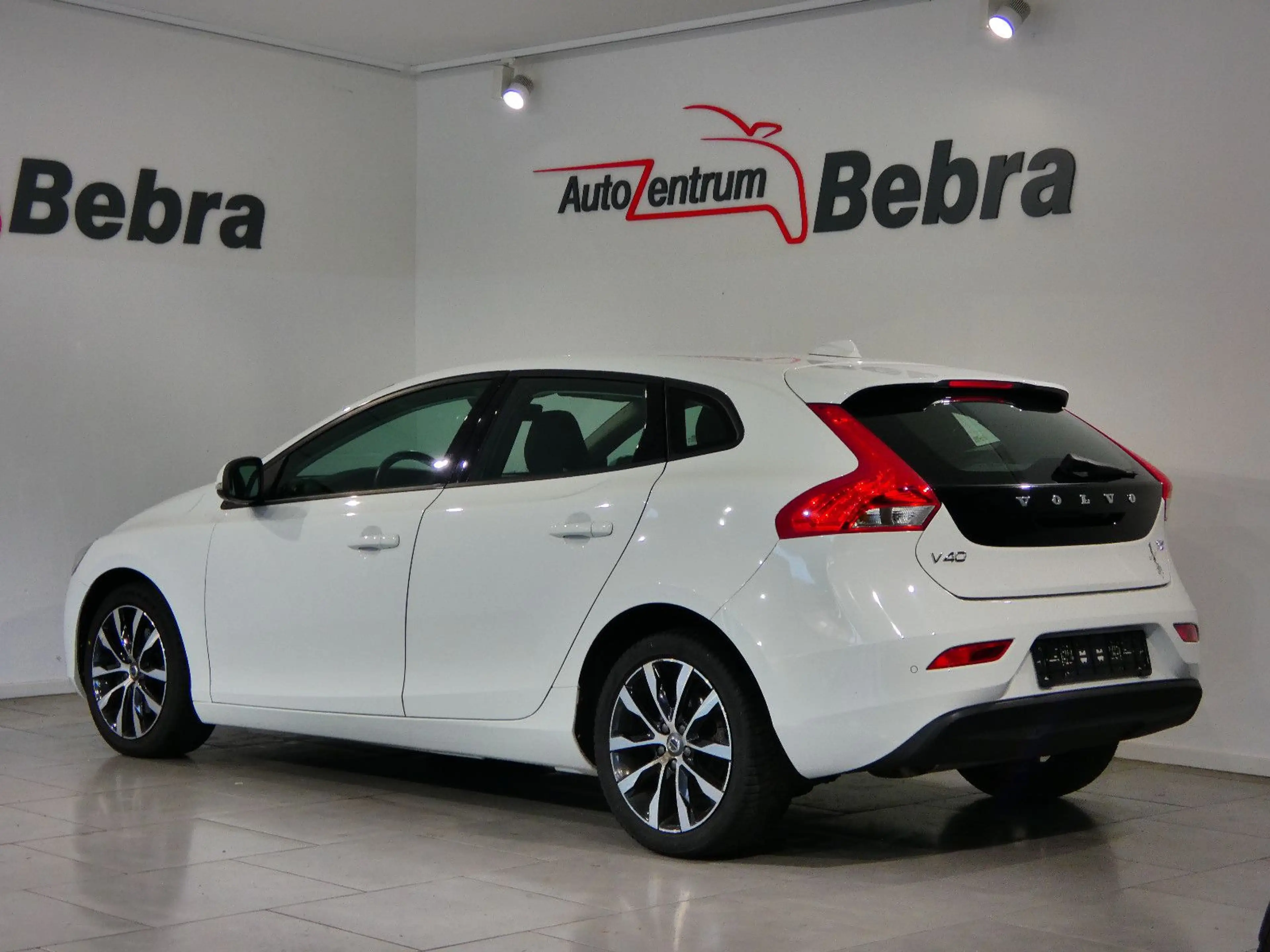 Volvo V40 Momentum LED/Navi/Kamera/Leder/SHZ/PDC/Alu — photo 8