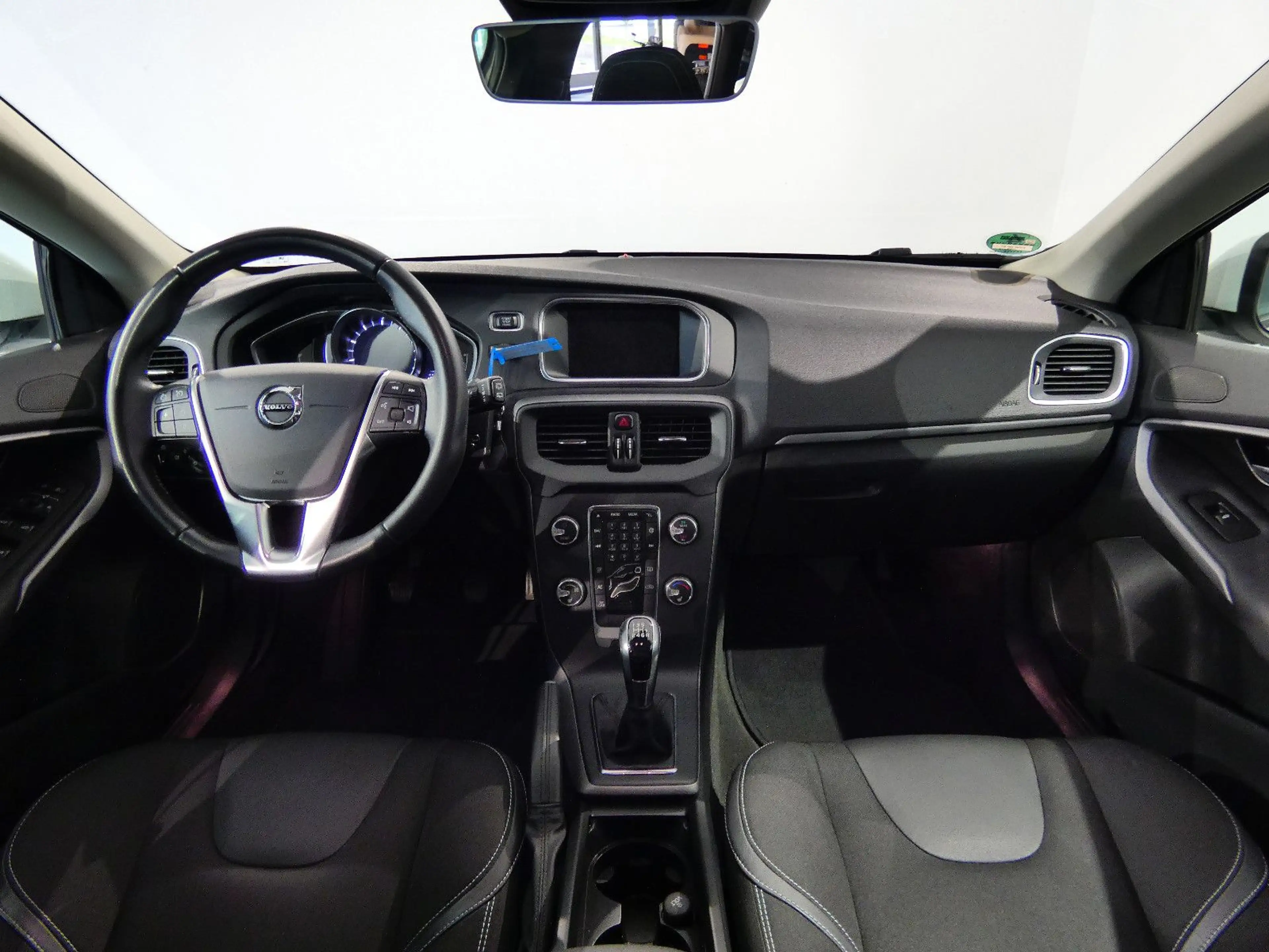 Volvo V40 Momentum LED/Navi/Kamera/Leder/SHZ/PDC/Alu — photo 11