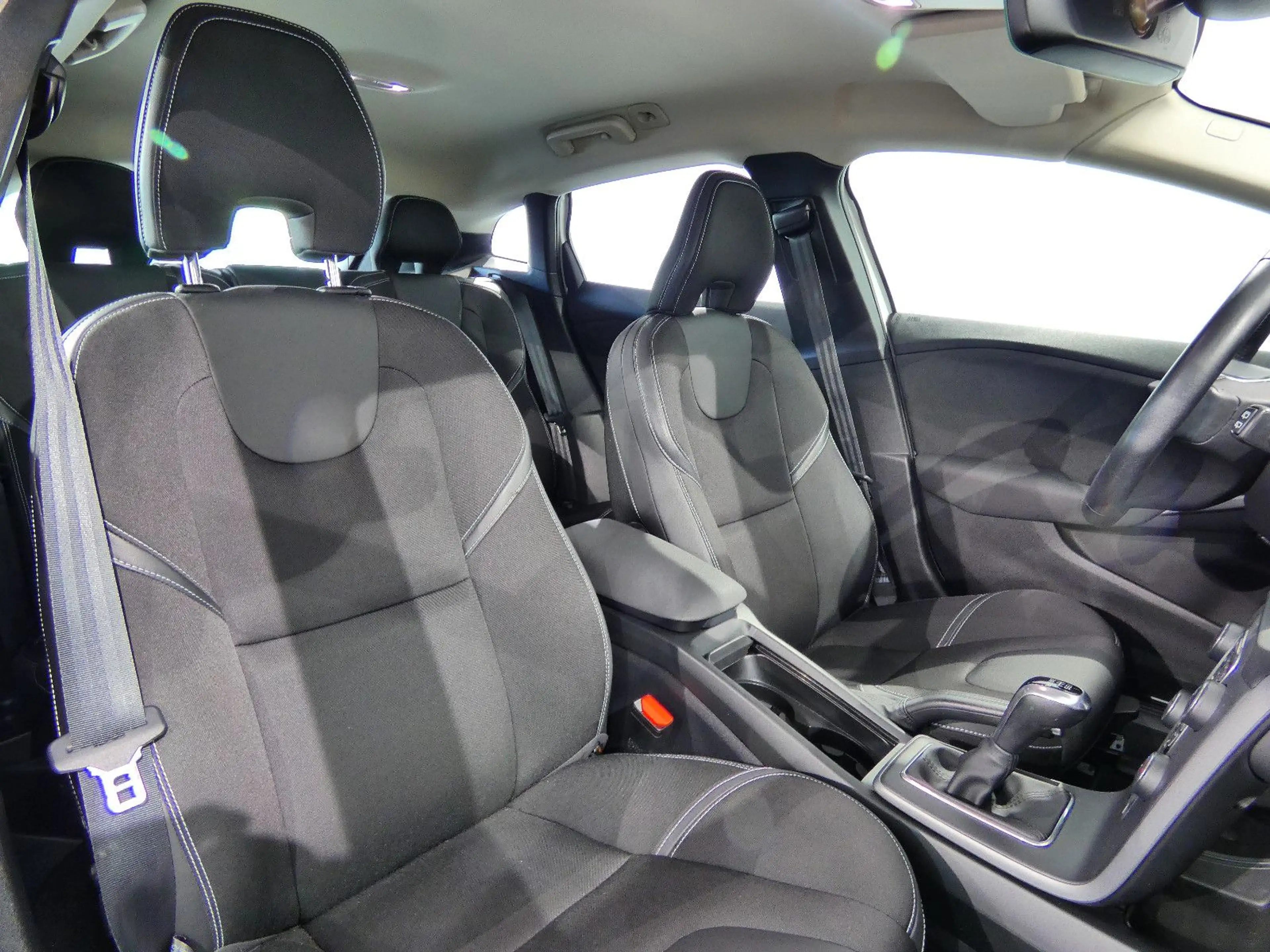 Volvo V40 Momentum LED/Navi/Kamera/Leder/SHZ/PDC/Alu — photo 14