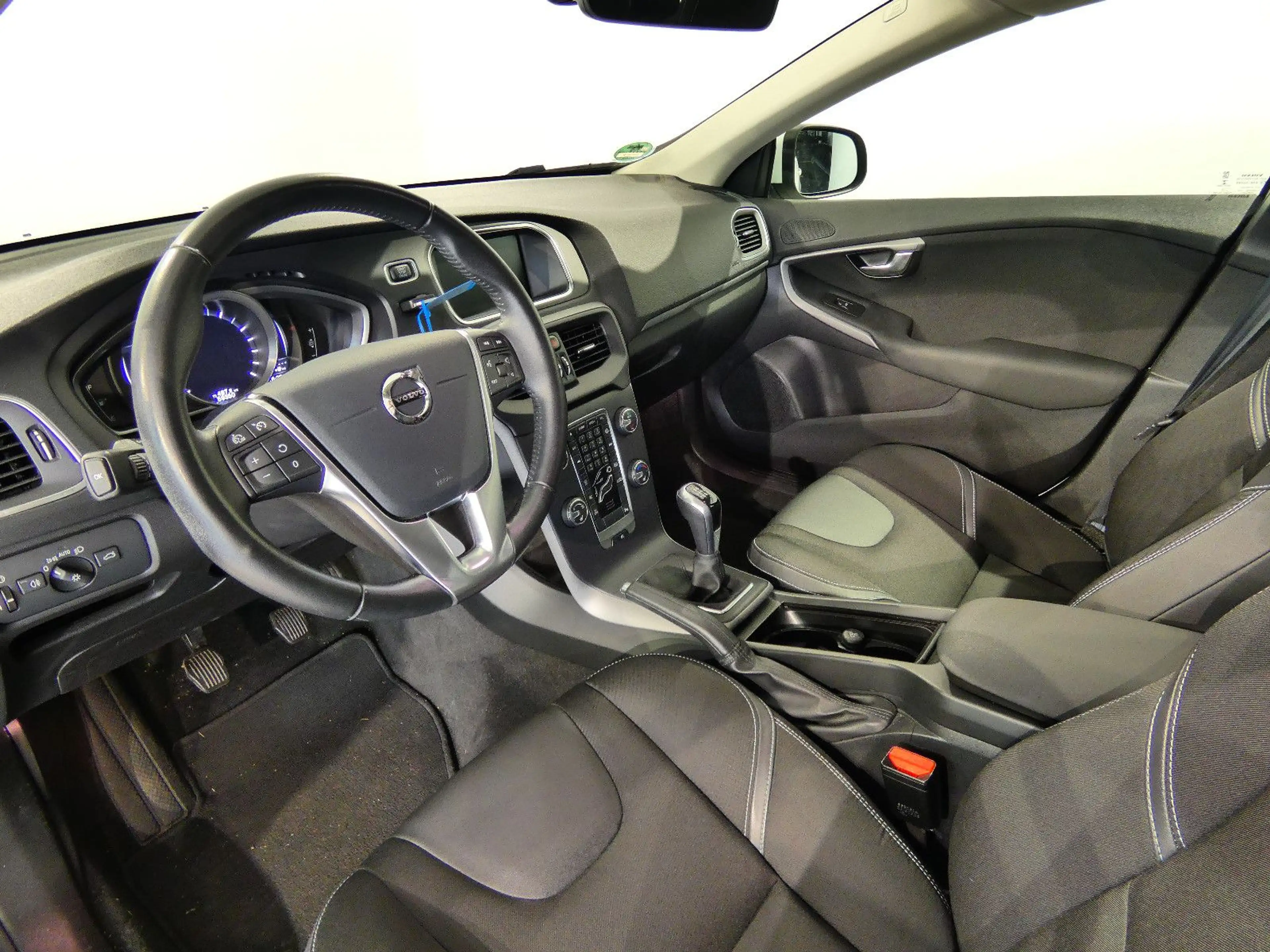 Volvo V40 Momentum LED/Navi/Kamera/Leder/SHZ/PDC/Alu — photo 10