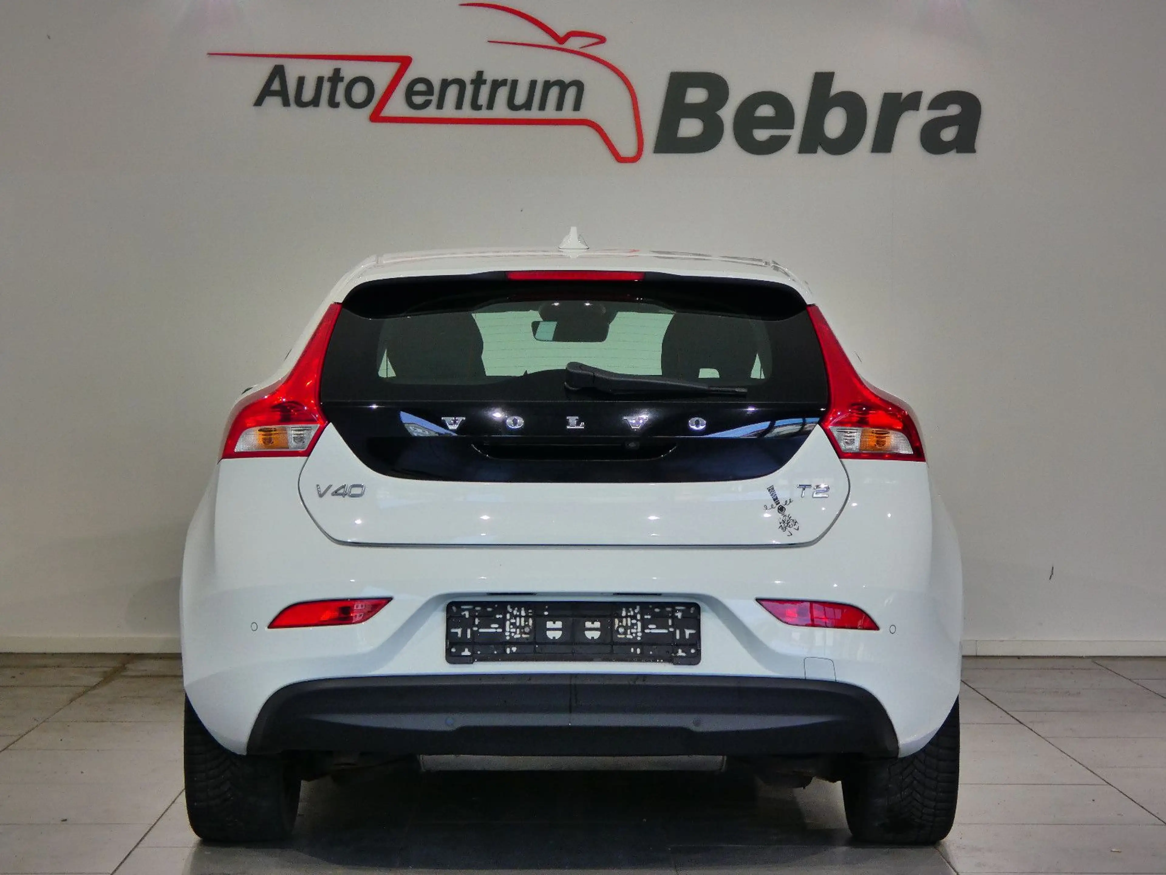 Volvo V40 Momentum LED/Navi/Kamera/Leder/SHZ/PDC/Alu — photo 6