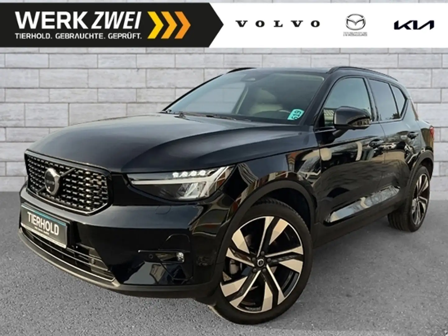 Volvo XC40 B4 Ultimate Dark 2WD AHK ACC Pano 360° 20" Schwarz - 1
