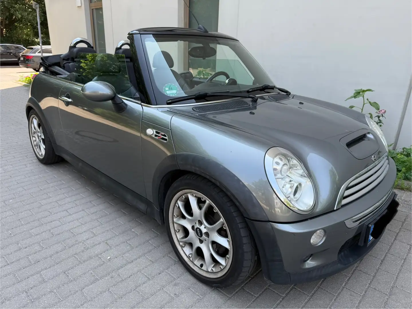 MINI Cooper S Cabrio Automatik*Leder*Bi-Xenon*PDC*Tüv26*Sitzheizung* Grau - 1