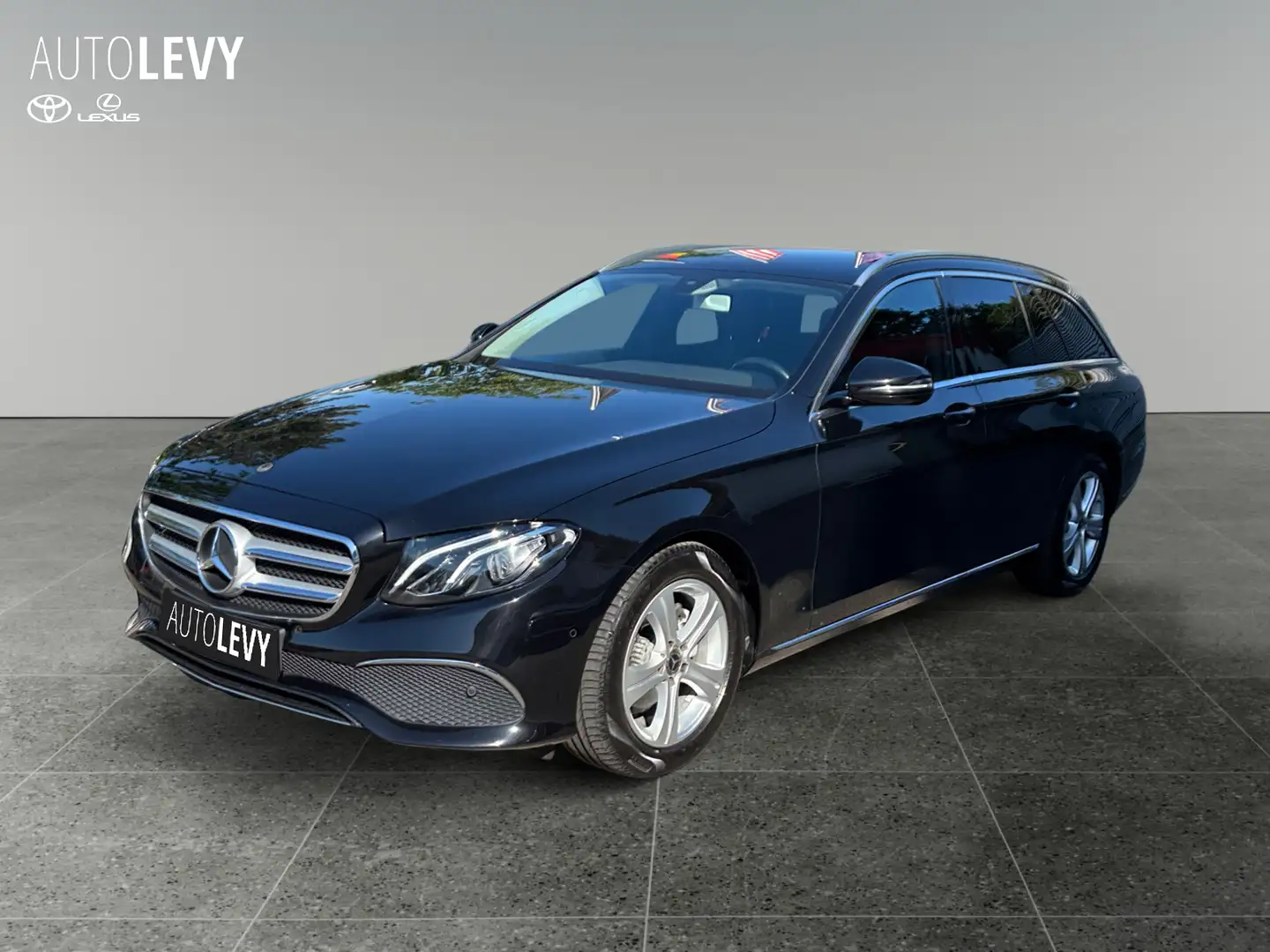 Mercedes-Benz E 200 d T Avantgarde *AHK*NAVI*PDC*TEILLEDER* Černá - 2