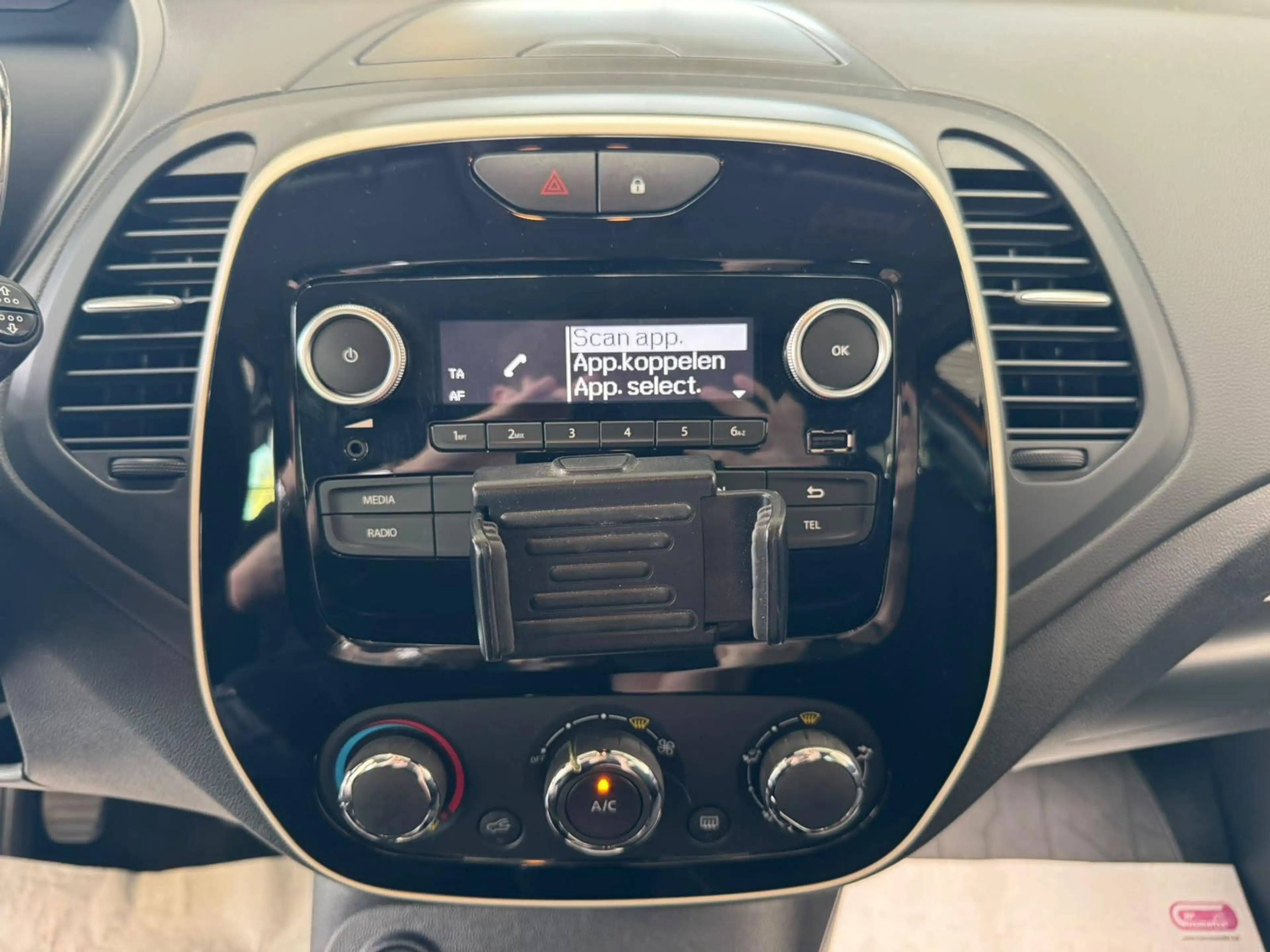 Renault Captur 0.9 TCe ZEN 5d 66kW — photo 14