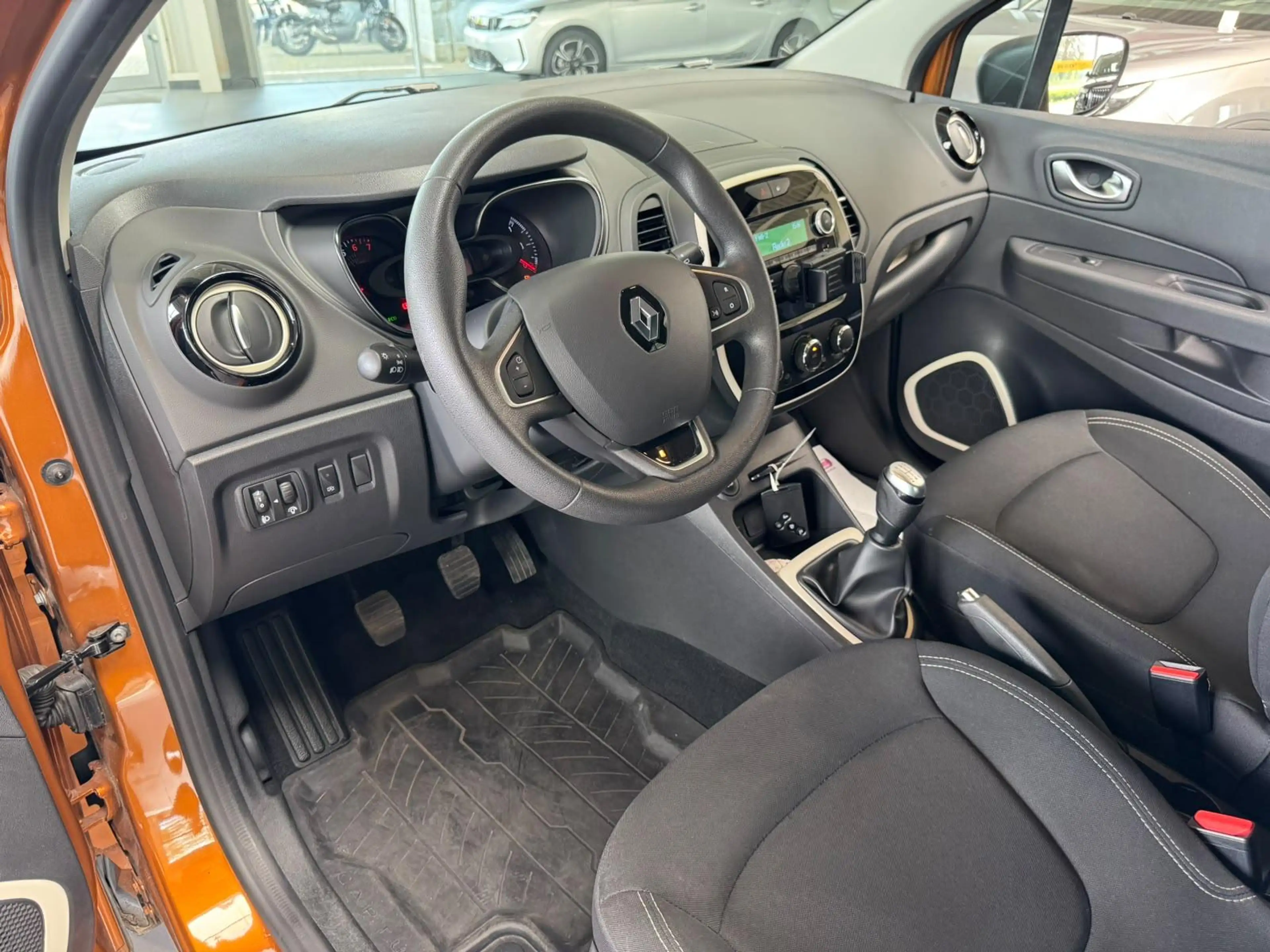 Renault Captur 0.9 TCe ZEN 5d 66kW — photo 9
