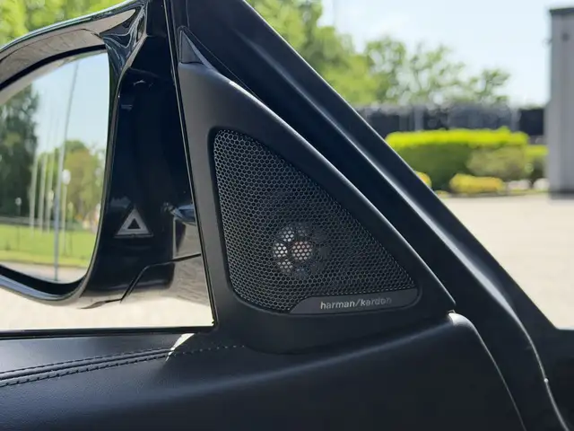 BMW M4 view 11