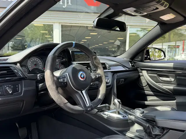 BMW M4 view 2