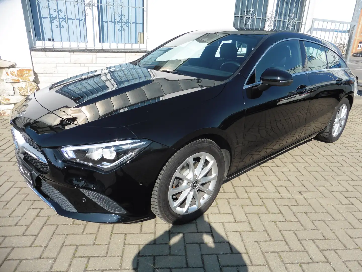Mercedes-Benz CLA 180 SB Progressive*LED*NAVI*PDC*Teilleder*Spurhalte... Schwarz - 1