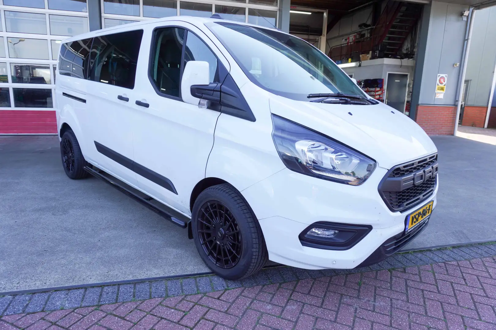 Ford Transit Custom 320L 2.0 TDCI 130PK L2H1 DubbelCabine Glaslook Nr. Wit - 2