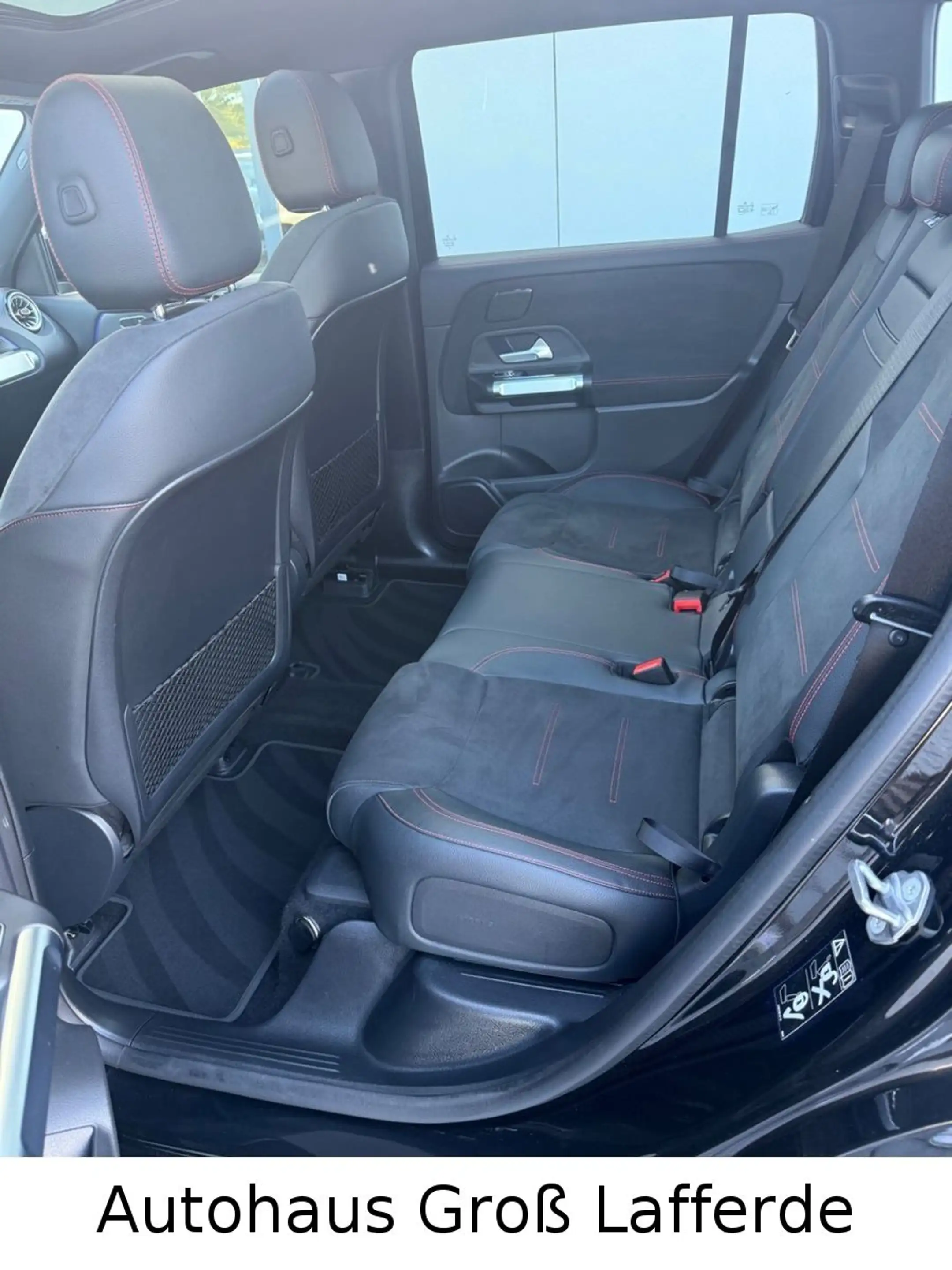Mercedes-Benz EQB 300 4Matic AMG Line 360 Kam Ambiente Pano — photo 15