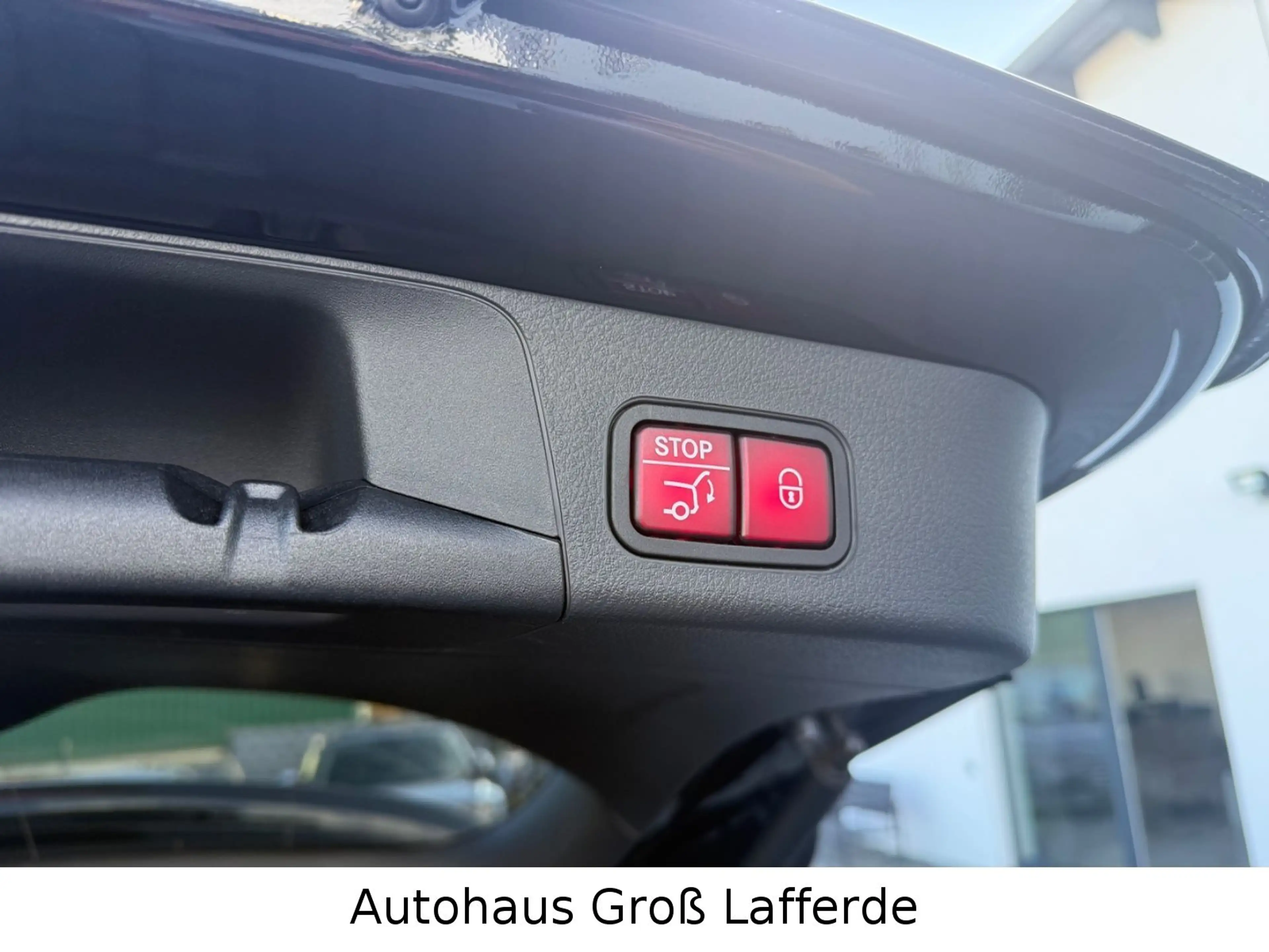 Mercedes-Benz EQB 300 4Matic AMG Line 360 Kam Ambiente Pano — photo 10