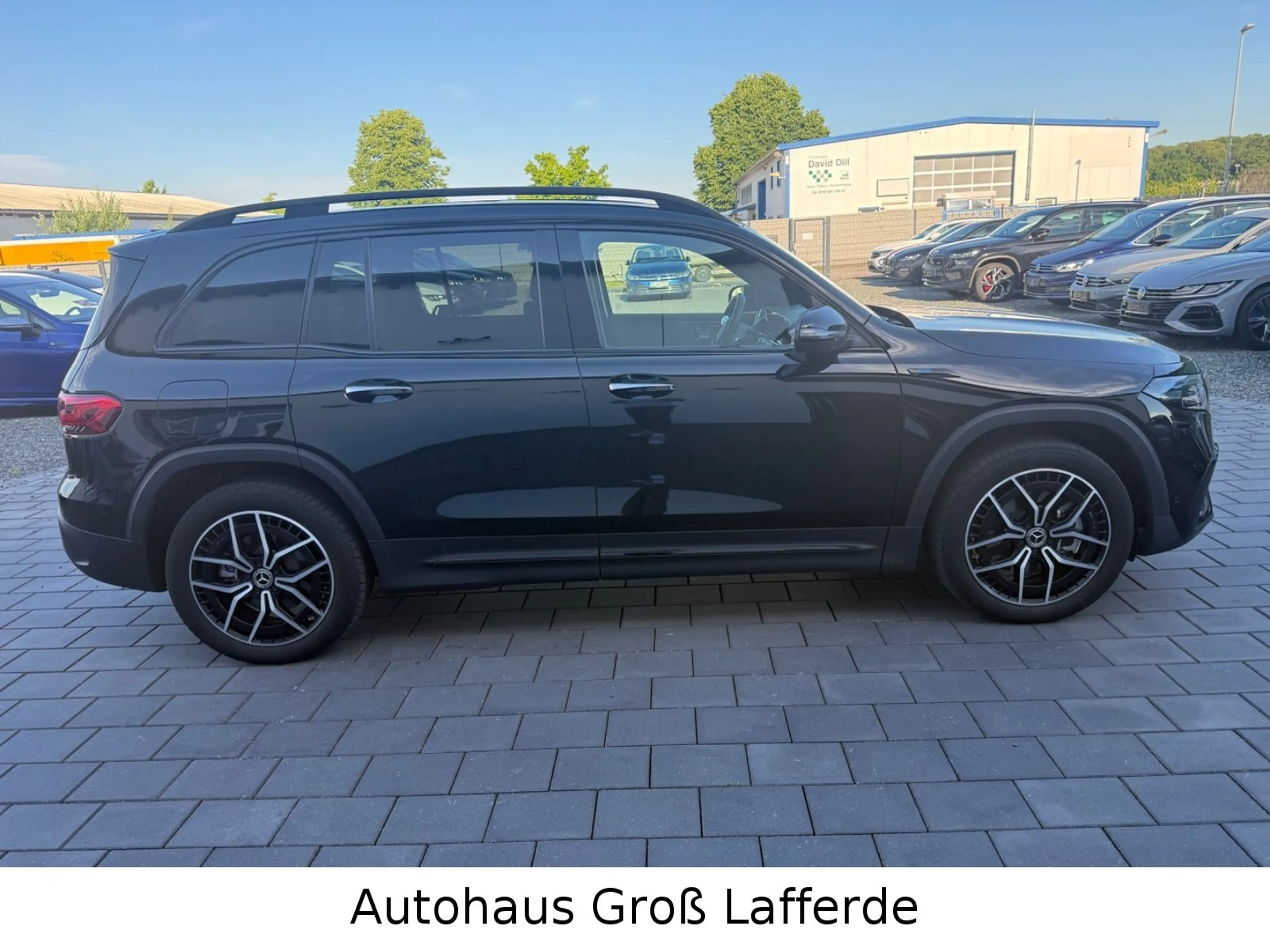 Mercedes-Benz EQB 300 4Matic AMG Line 360 Kam Ambiente Pano — photo 4