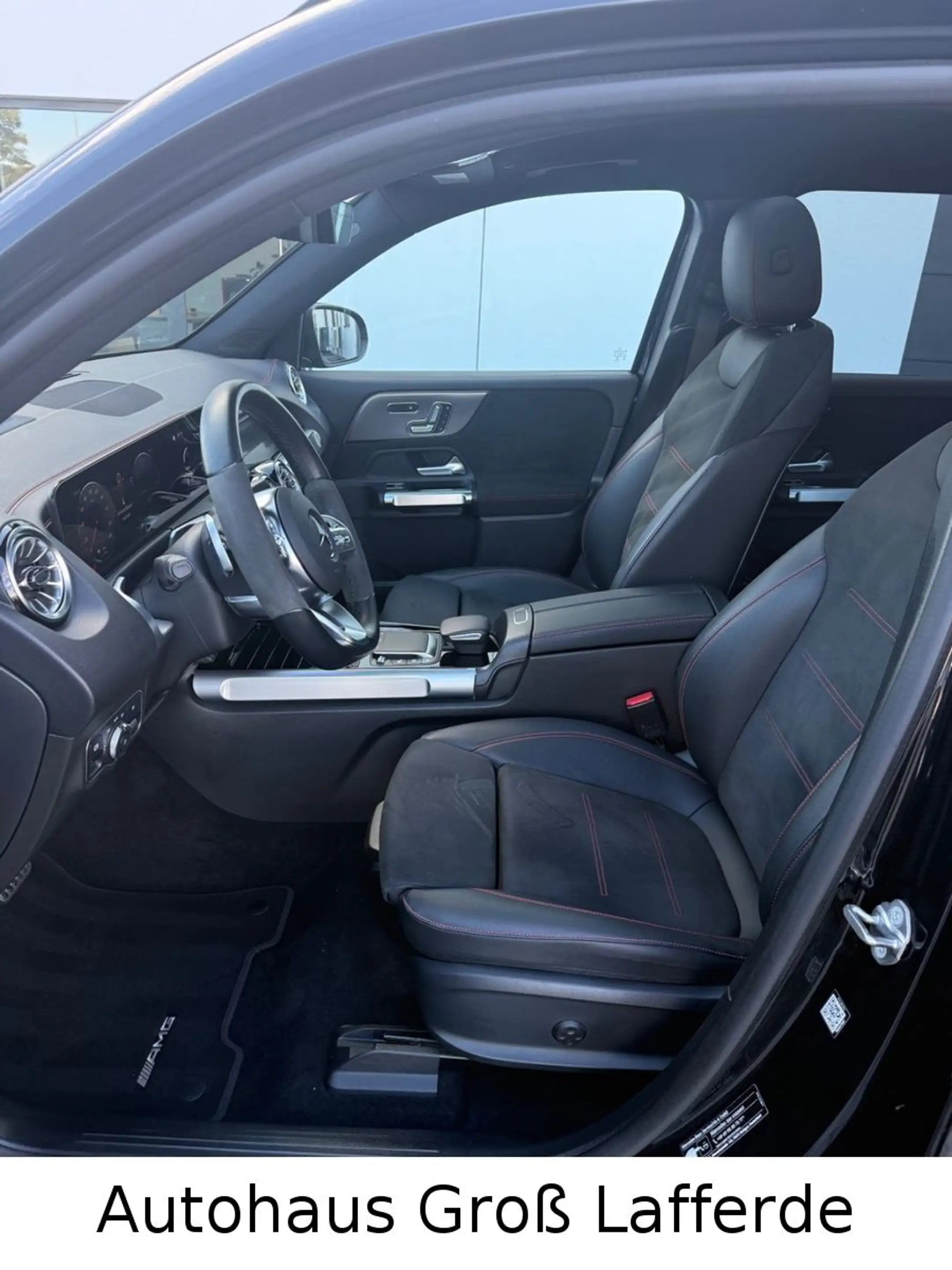 Mercedes-Benz EQB 300 4Matic AMG Line 360 Kam Ambiente Pano — photo 12