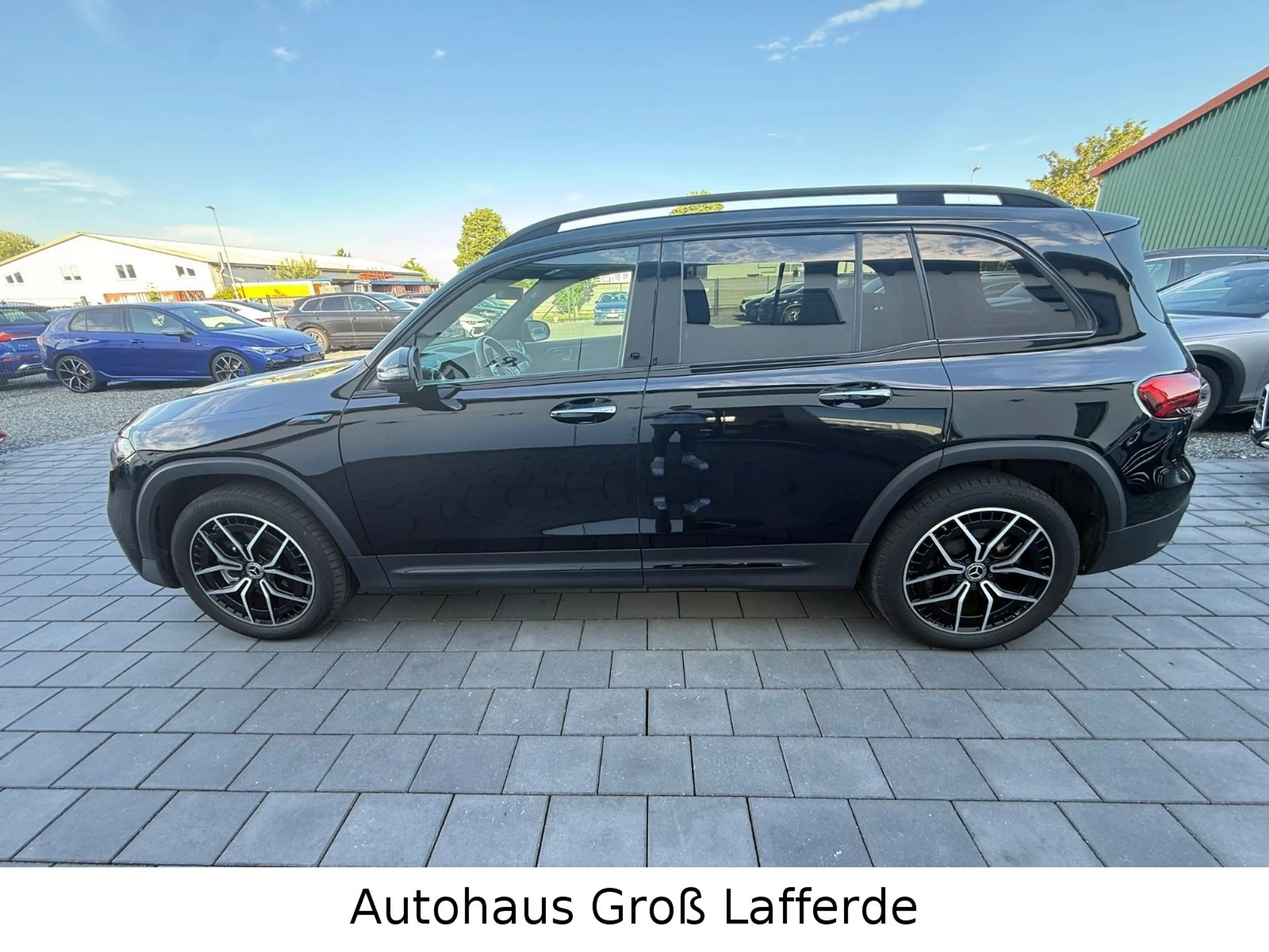 Mercedes-Benz EQB 300 4Matic AMG Line 360 Kam Ambiente Pano — photo 5