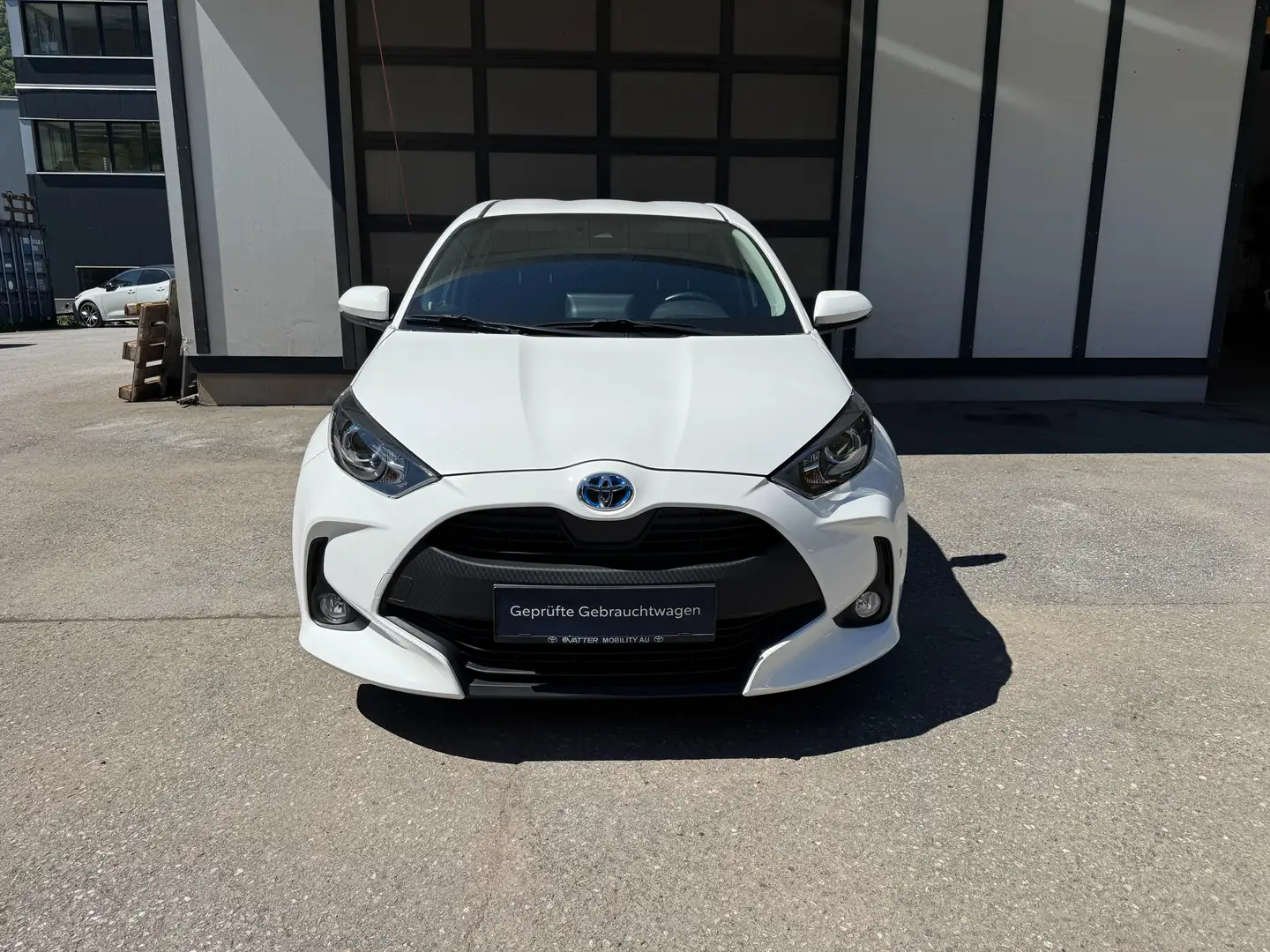 Toyota Yaris Hybrid Active Drive Weiß - 2