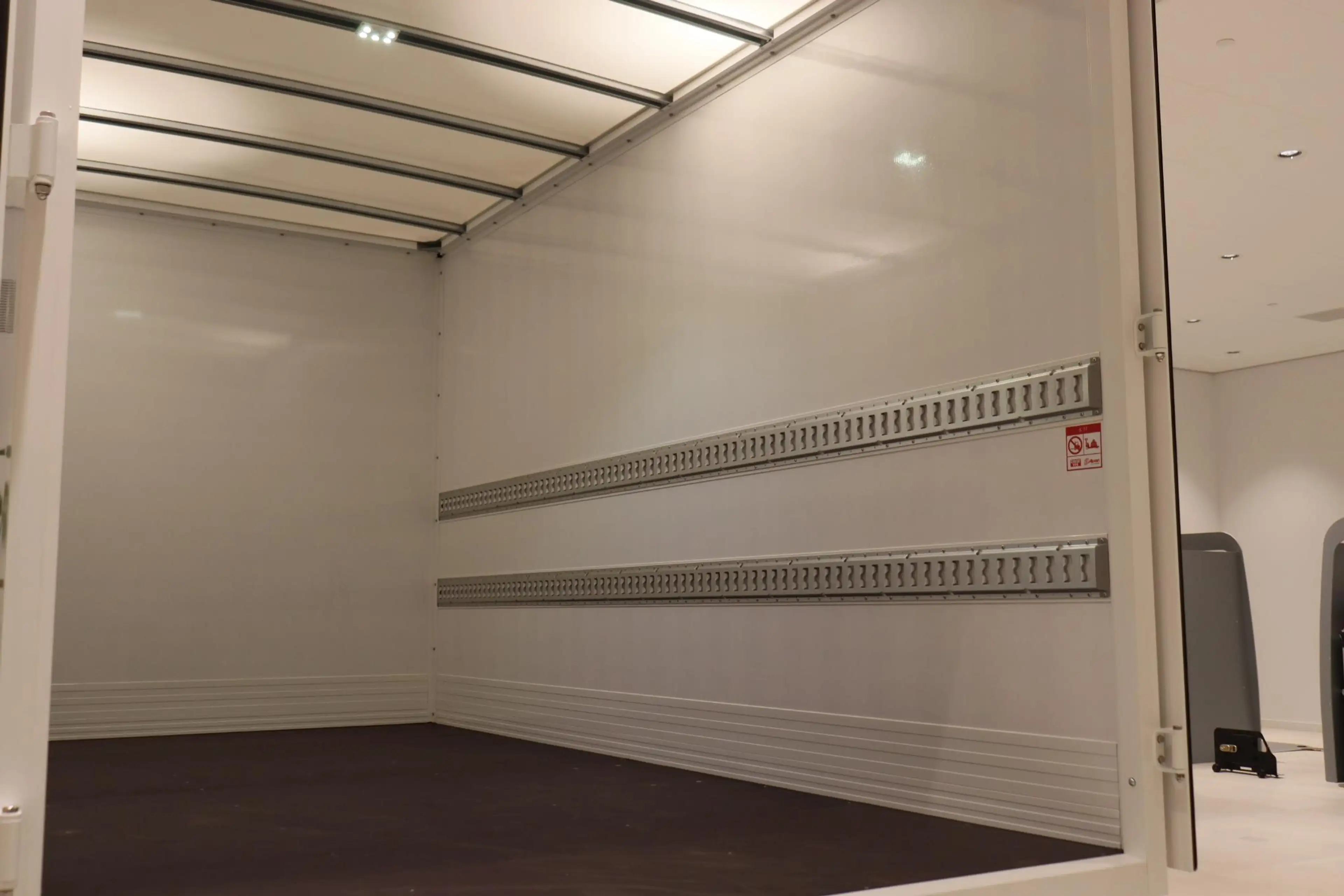 Maxus eDeliver 9 L3 Citybox 65 kWh | Openslaande Deuren | Eco Light — photo 12