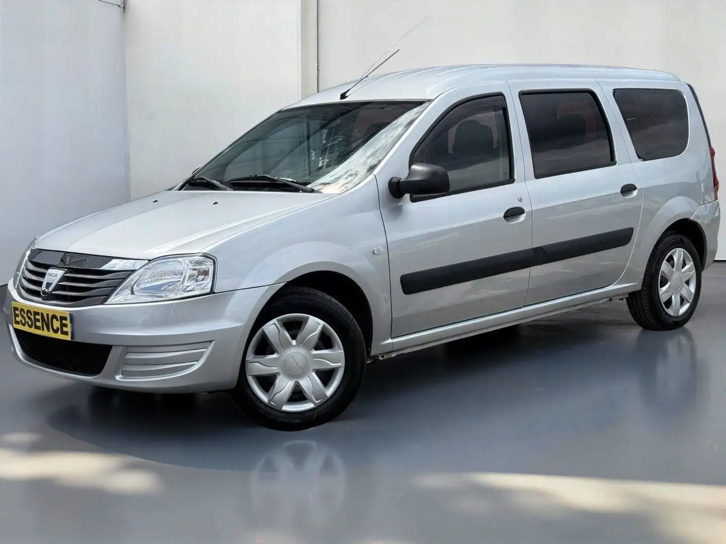 Dacia Logan I Phase II - 1.4i 8V - 6cv (75 ch) - BVM5 - 5 port Szary - 1