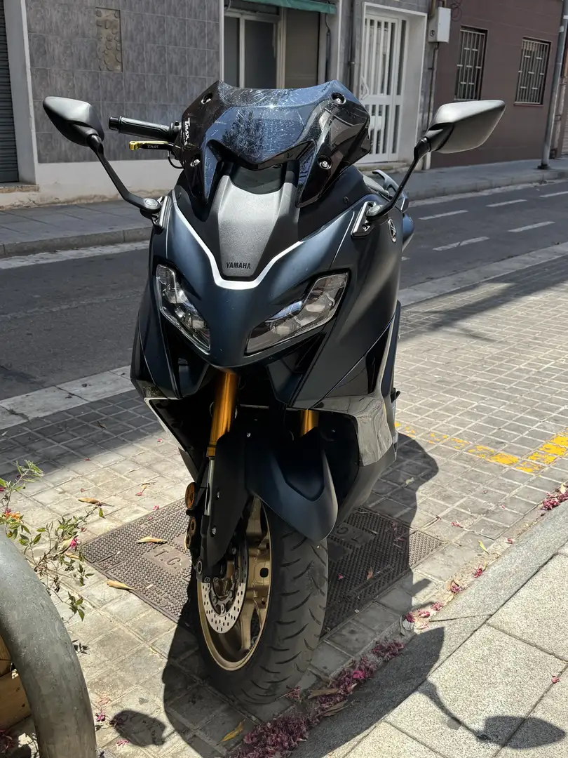 Yamaha TMAX 560 Cupula corta, porta matrículas y escape termignon - 2