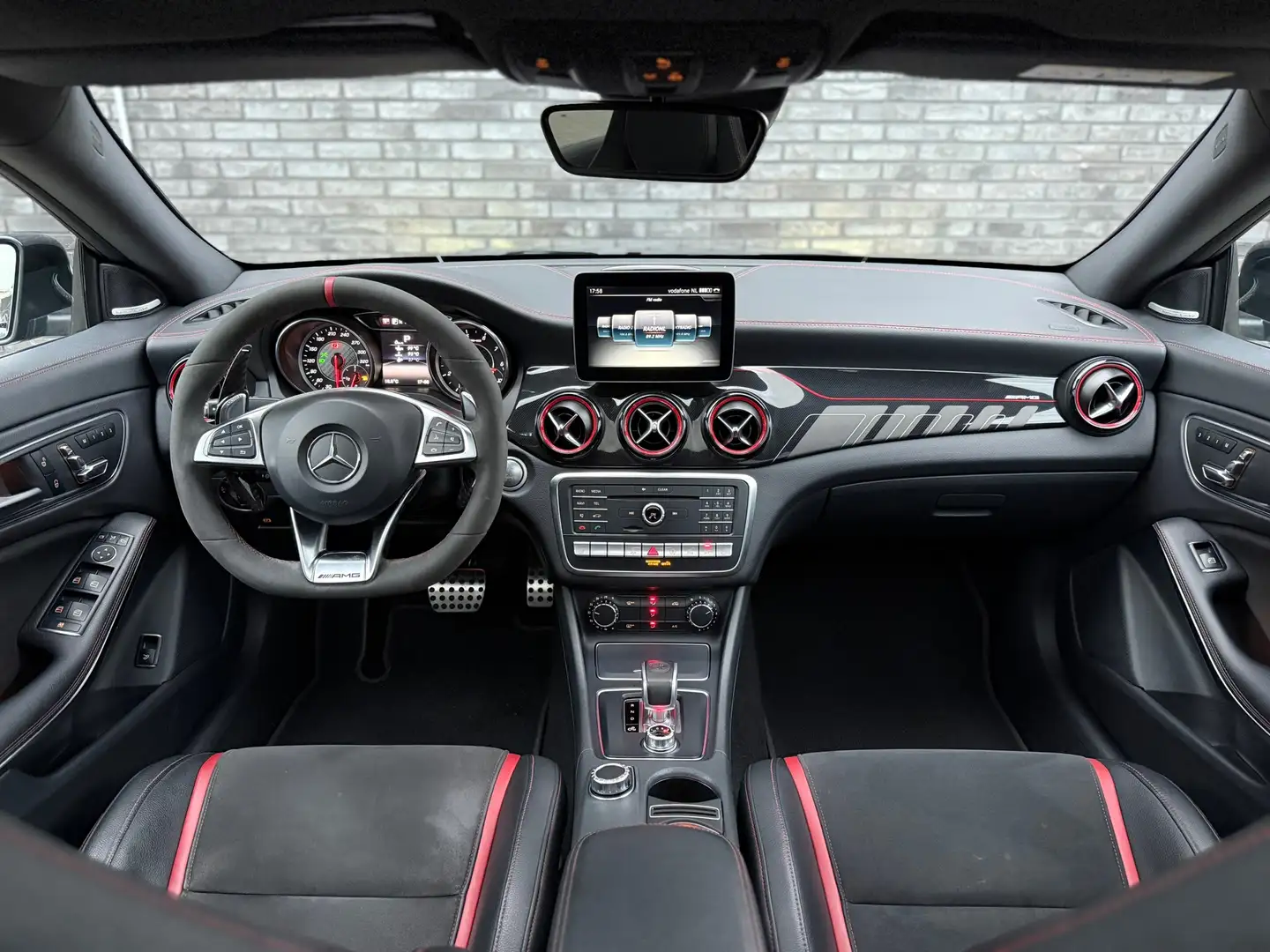 Mercedes-Benz CLA 45 AMG 4MATIC 420pk|Performance|Schaalstoelen|Aero Pack|P Zwart - 2