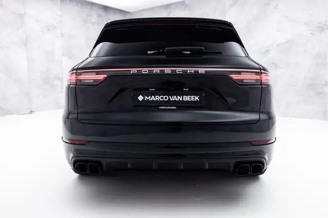 Porsche Cayenne view 9