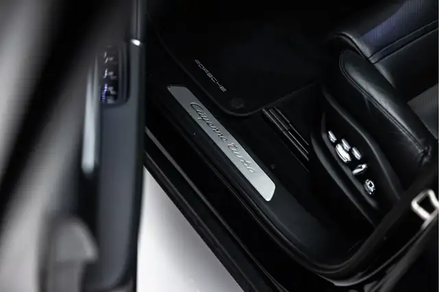 Porsche Cayenne view 13