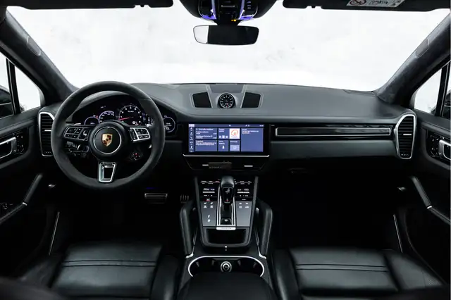Porsche Cayenne view 22