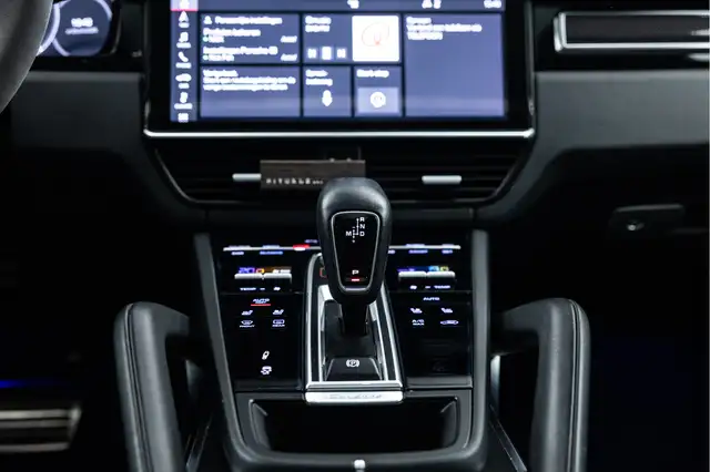 Porsche Cayenne view 26