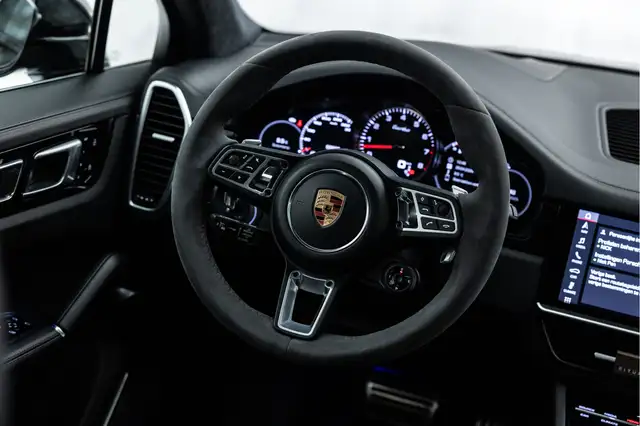 Porsche Cayenne view 23