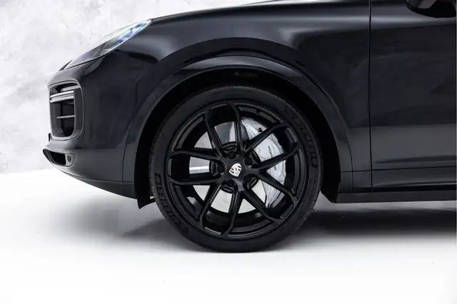 Porsche Cayenne view 8