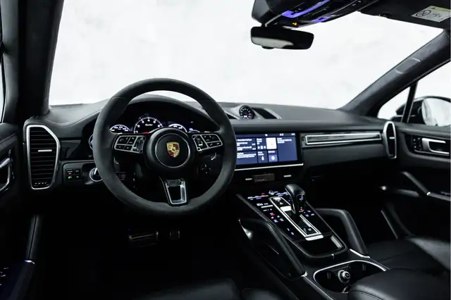 Porsche Cayenne view 21