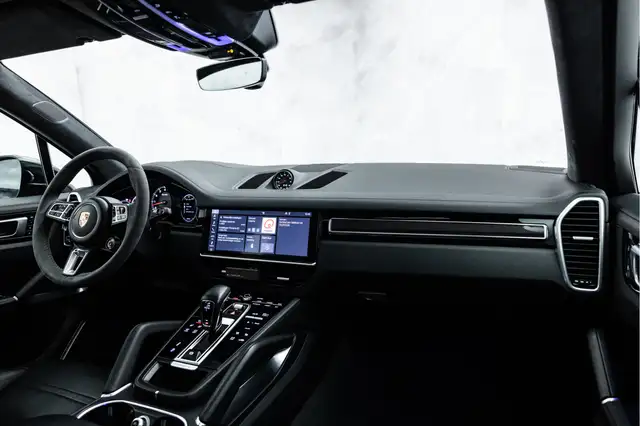 Porsche Cayenne view 24